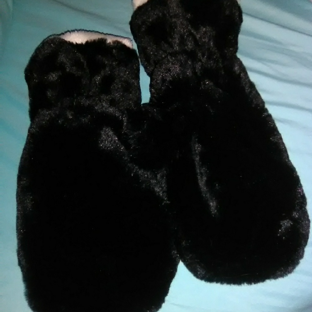 Mittens - Picture 3 of 4